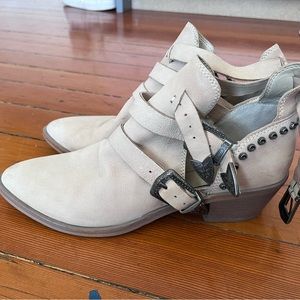 Dolce Vita Tan Suede Boots